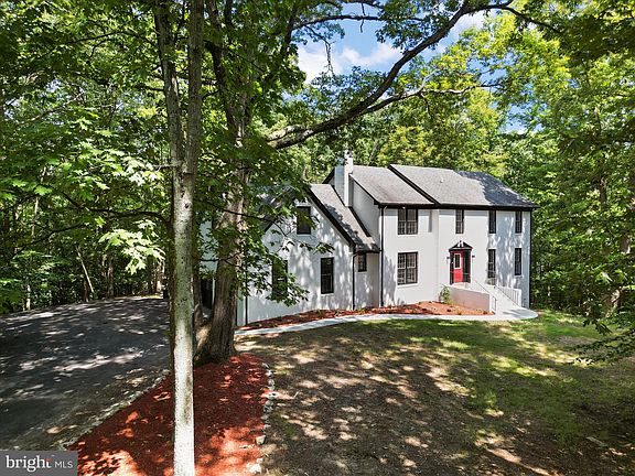 4th image of 7 Knoll Ct