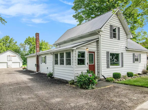 506 E Waterford St, Wakarusa, IN 46573