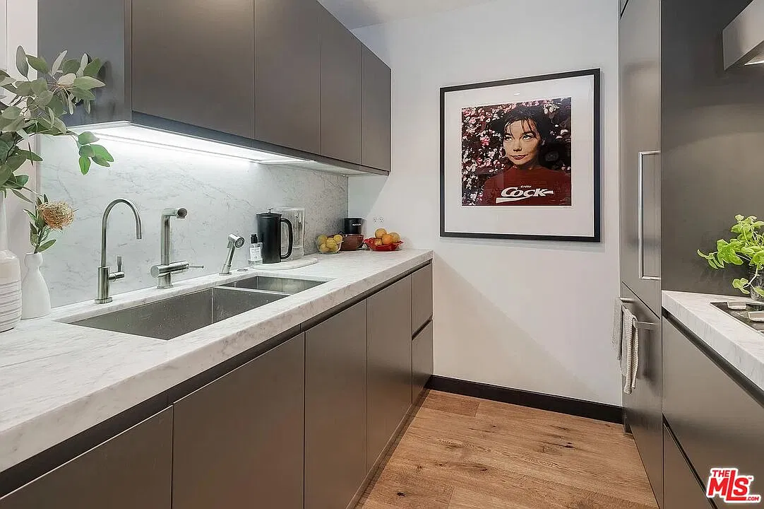 1 bed, 1.0 bath, 734 sqft, $5,000 — Photo 4