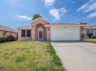 810 Engleside Dr, Arlington, TX 76018