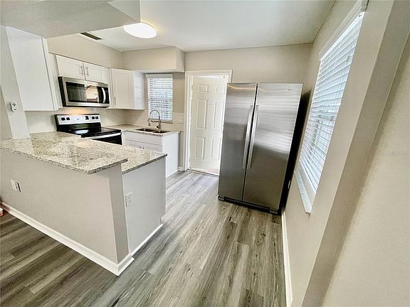 4th image of 812 Lexington St #812