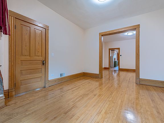 3rd image of 3821 N Whipple St #2
