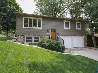 2301 E 19th St, Sioux Falls, SD 57103