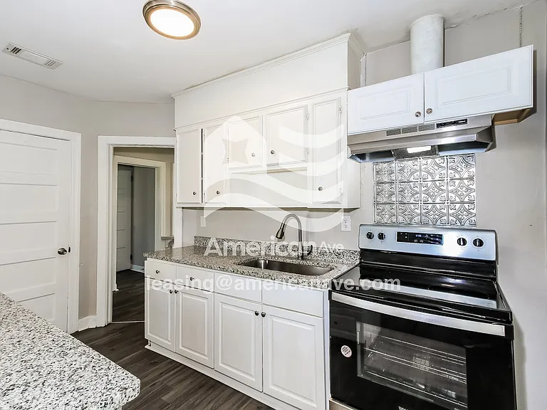 935721_007_wm_-_kitchen_12902456.jpg