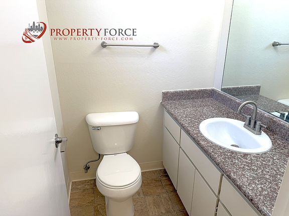 5th image of 946 Tamarack Ln #3