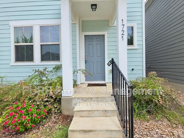 1721 Fountain Bridge Dr — Photo 2