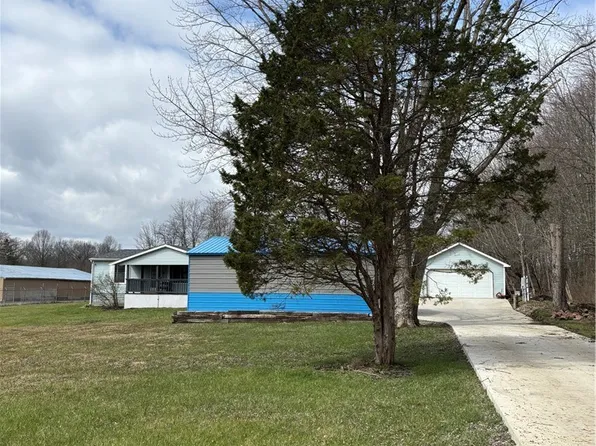 717 Bandy Rd, Deerfield, OH 44411