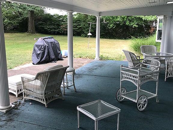 4th image of 271 S Countryside Dr