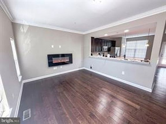 3rd image of 12 Charles Overlook Ln