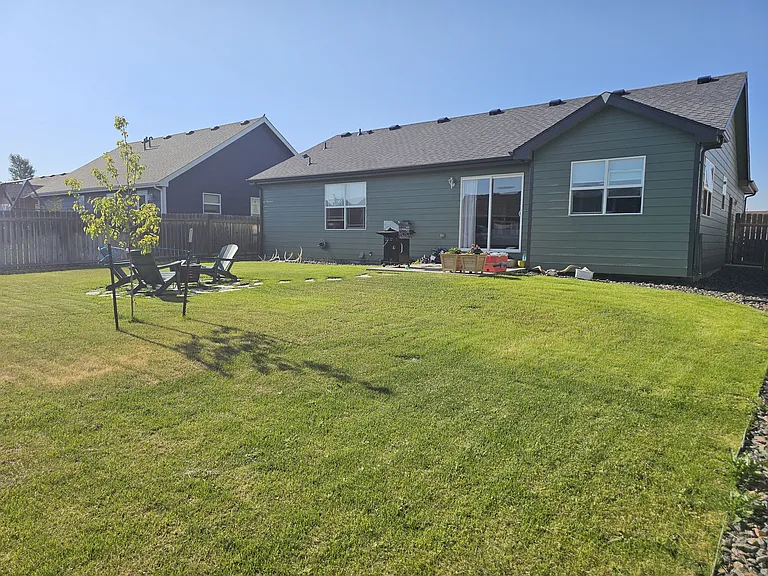 1127 Symons St — Photo 16