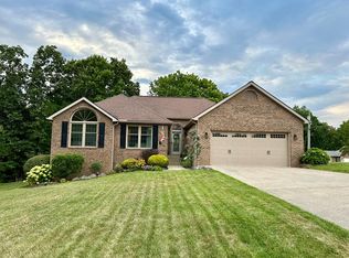 704 Wandering Ln, Beaver, WV 25813