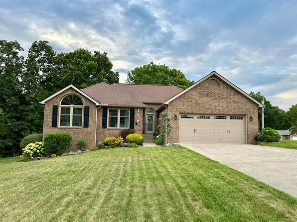 704 Wandering Ln, Beaver, WV 25813