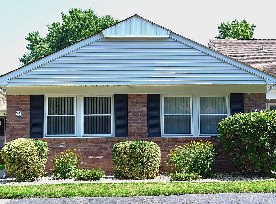 25 Hearthside Drive