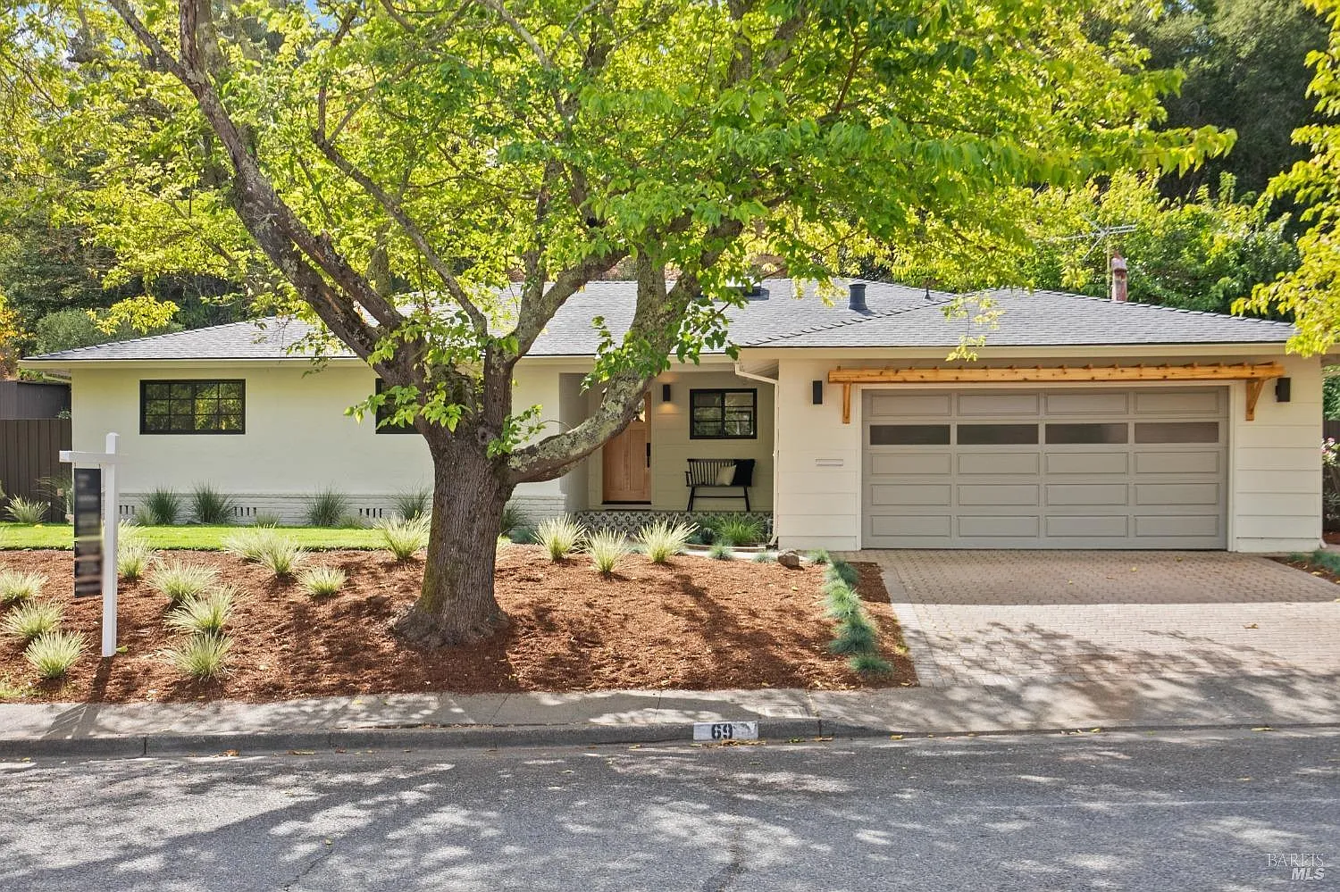 69 Wallace Way photo 1