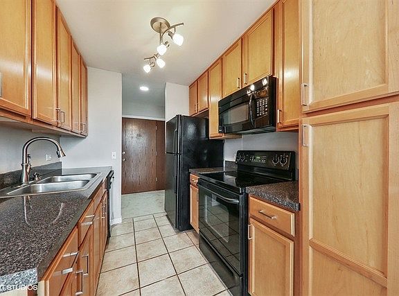 4th image of 6020 Oakwood Dr APT 4E