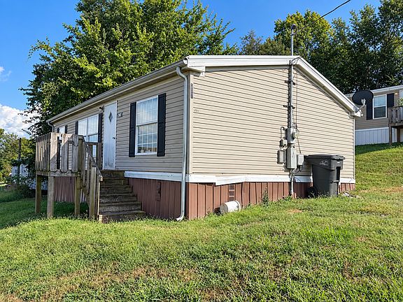 5th image of 207 Lewis St