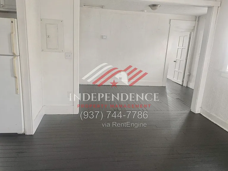 721 E Pearl St — Photo 5