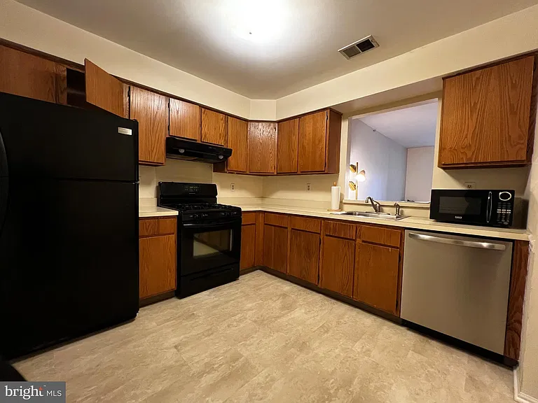 181 Wyndham Pl — Photo 6
