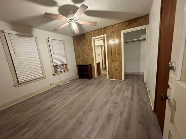 618 S 6th St, Kenedy, TX 78119