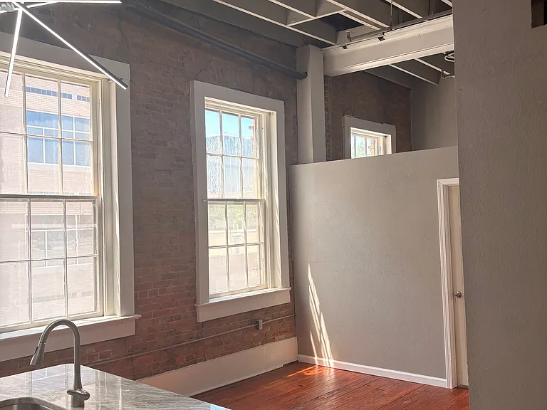 313 President Clinton Ave #206 — Photo 12
