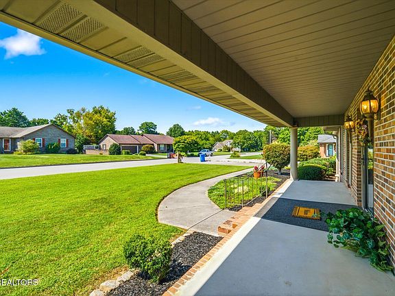 4th image of 855 Westgate Dr