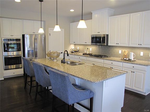 4th image of 2109 Emanuel Ct