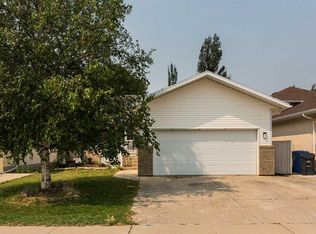 14 E Heritage Rd W, Lethbridge, AB T1K6T8