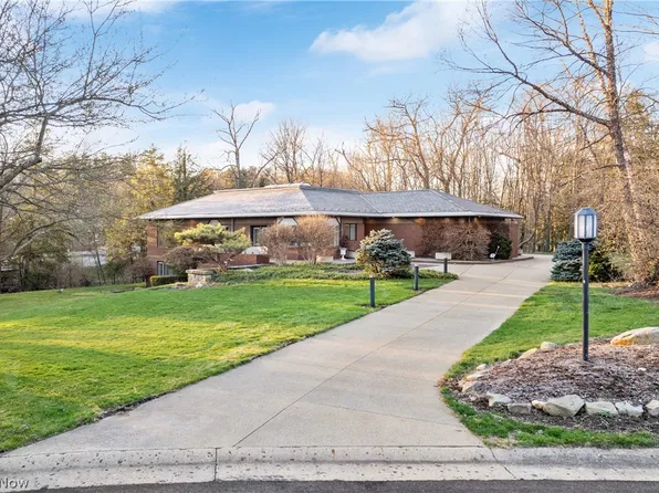 609 Magnolia Cir SE, North Canton, OH 44709