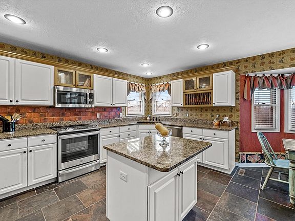 4th image of 222 Cricket Ln