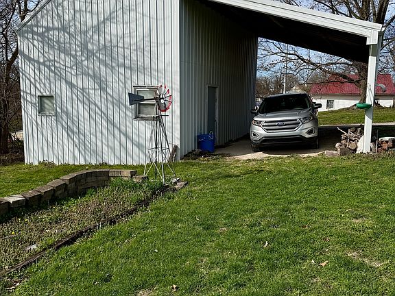 2nd image of 305 6th St