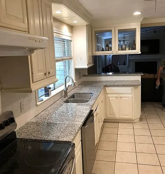 201 Brookside Dr W — Photo 2