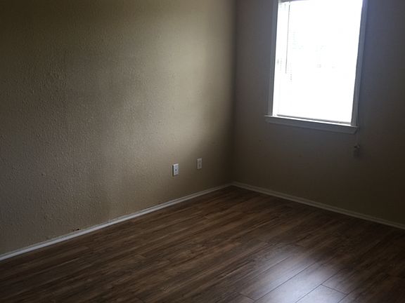 3rd image of 1308 Northcliff Ave
