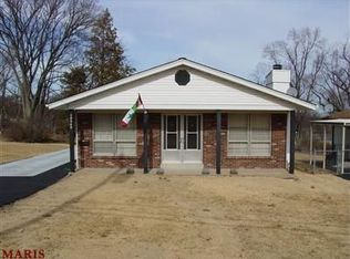 10549 Hobday Ave, Saint Ann, MO 63074