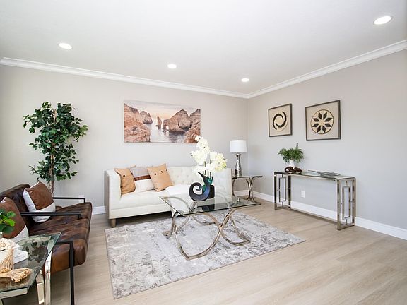 4th image of 38775 Logan Dr