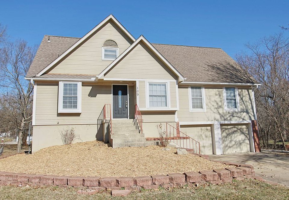 1st image of 109 SE Shamrock Ln