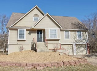 109 SE Shamrock Ln, Blue Springs, MO 64014