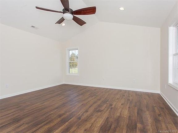 5th image of 34 Trillium Meadows Ln