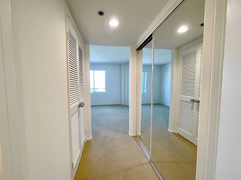 Midvale Towers — Photo 265