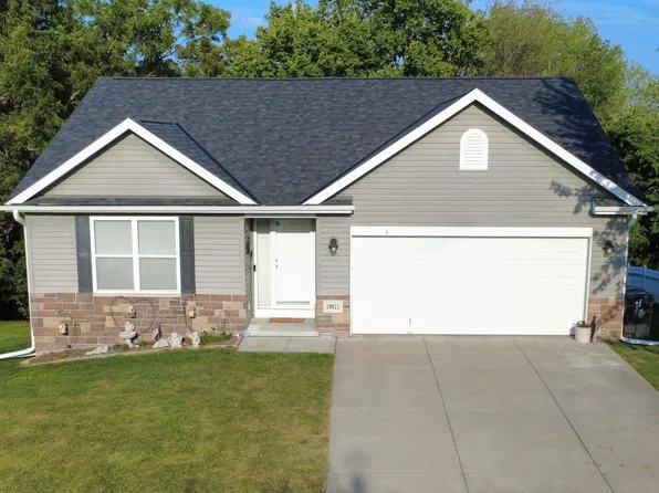 19611 Ridgeway Rd, Plattsmouth, NE 68048