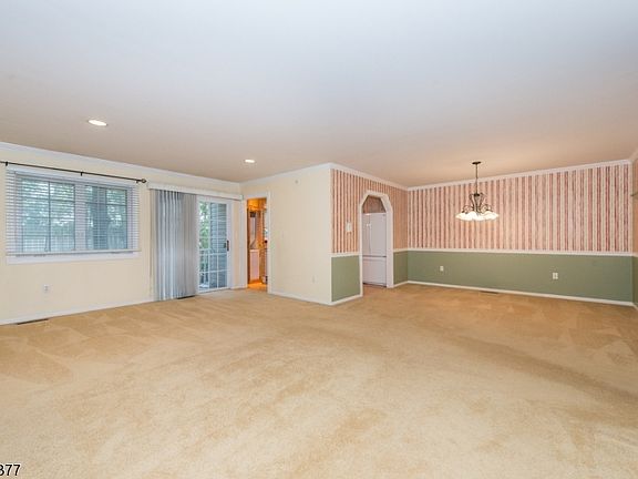 2nd image of 105 Roseland Ave Unit 903