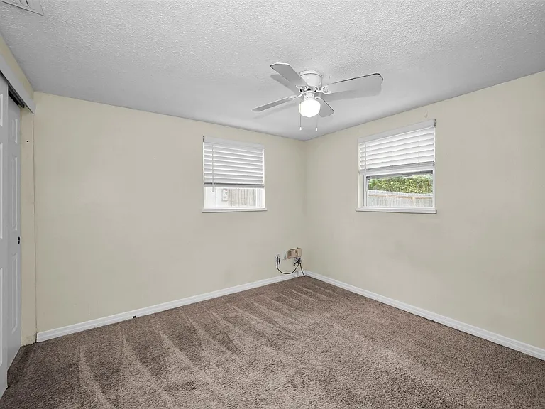 Country Club Dr — Photo 14