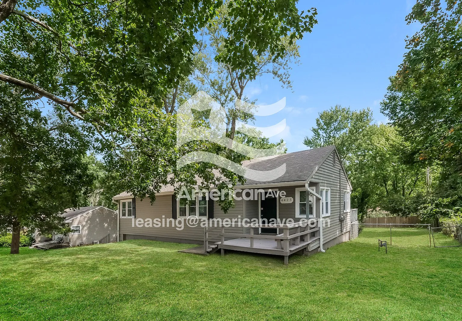 3 bed, 1.0 bath, 1044 sqft, $1,208 — Photo 2