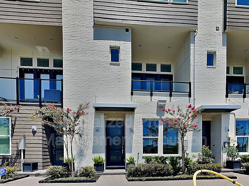 1st image of 7 N Saint Charles St #G