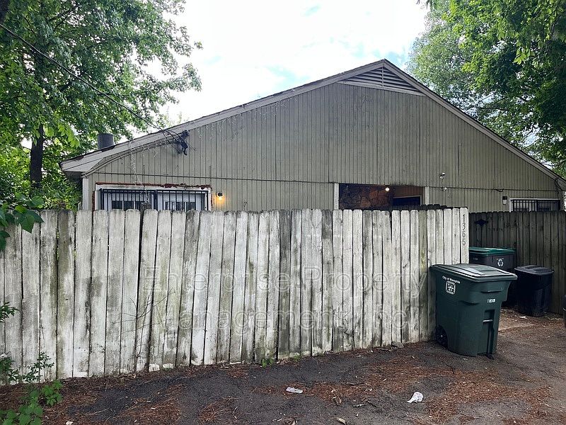 1st image of 1365 Garden Rd
