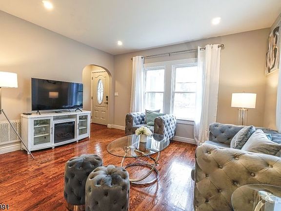 3rd image of 34 Enfield Ave Floor 1