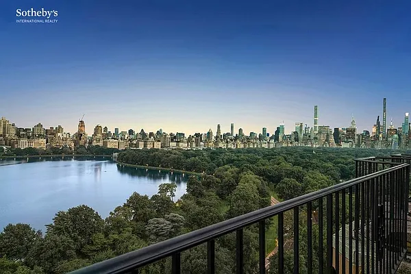 Sold by Sotheby's International Realty | media 10