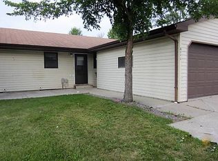 611 4th St NE, Rolla, ND 58367