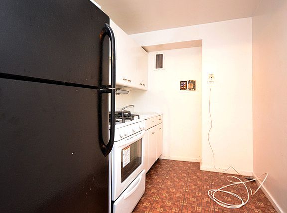 4th image of 3950 N Lake Shore Dr APT 504