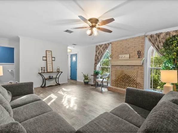 1572 Silverpines Rd #572, Houston, TX 77062