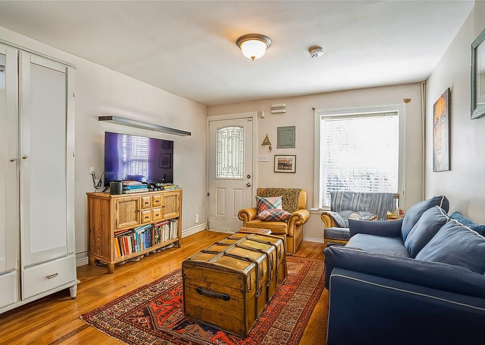 1st image of 169 Jefferson Ave #1